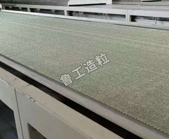 新型光輥式布料器用于石油樹(shù)脂項(xiàng)目